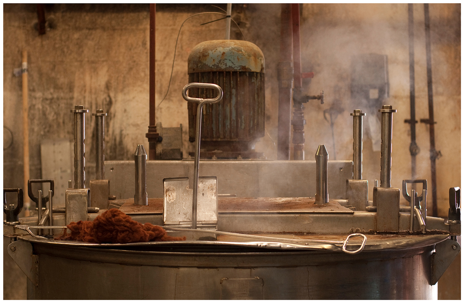 Harris tweed mill atmosphere tweed