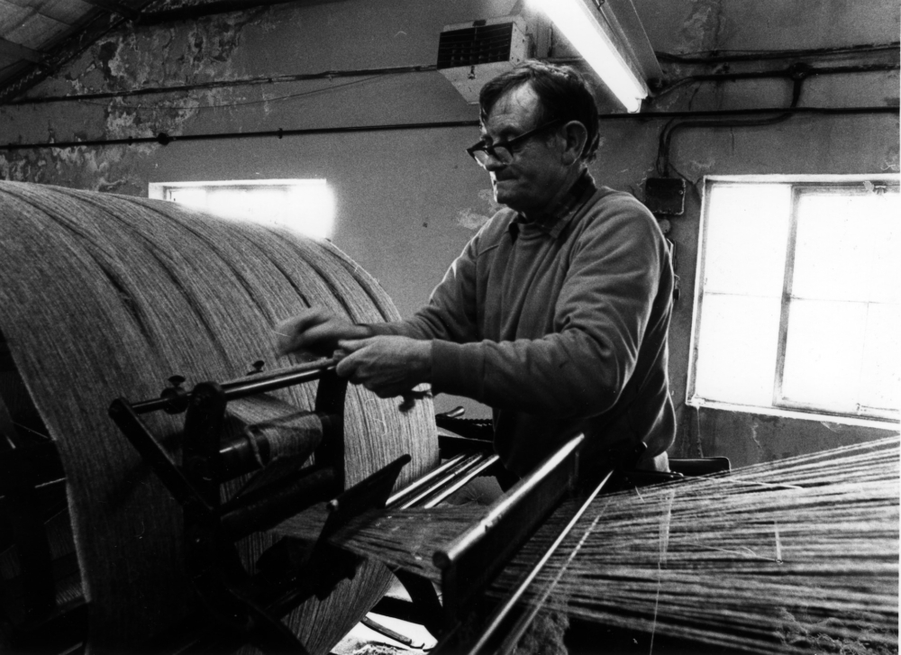 harris-tweed-authority-warping-archive-photograph