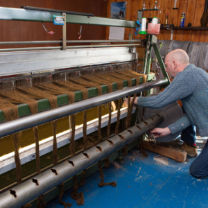 harris-tweed-authority-weaver-alasdair-murray-photographer-sandie-maciver-1